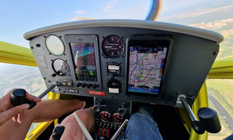 Cockpit der Aeroprakt A32 - D-MMLS