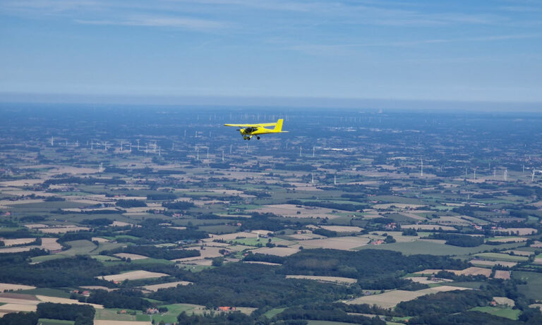 Schulungsflugzeug Aeroprakt A32 D-MMLS im Überlandflug