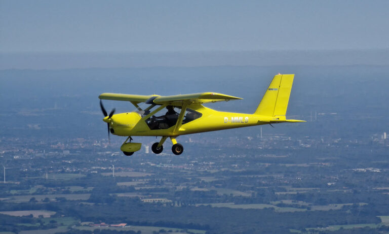 Schulungsflugzeug Aeroprakt A32 D-MMLS beim Überlandflug