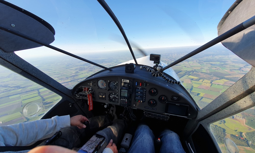 Cockpit der FK9 D-MMNO im Flug