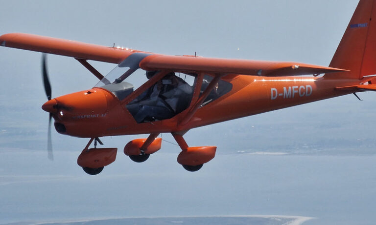 Vereinsflugzeug Aeroprakt A32 D-MFCD im Überlandflug