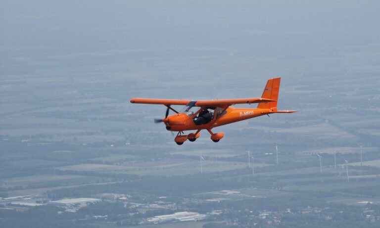 Vereinsflugzeug Aeroprakt A32 D-MFCD im Überlandflug