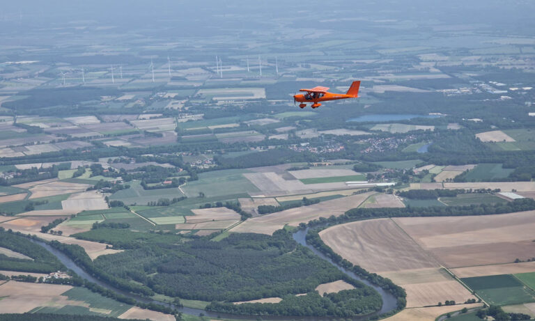 Vereinsflugzeug Aeroprakt A32 D-MFCD im Überlandflug