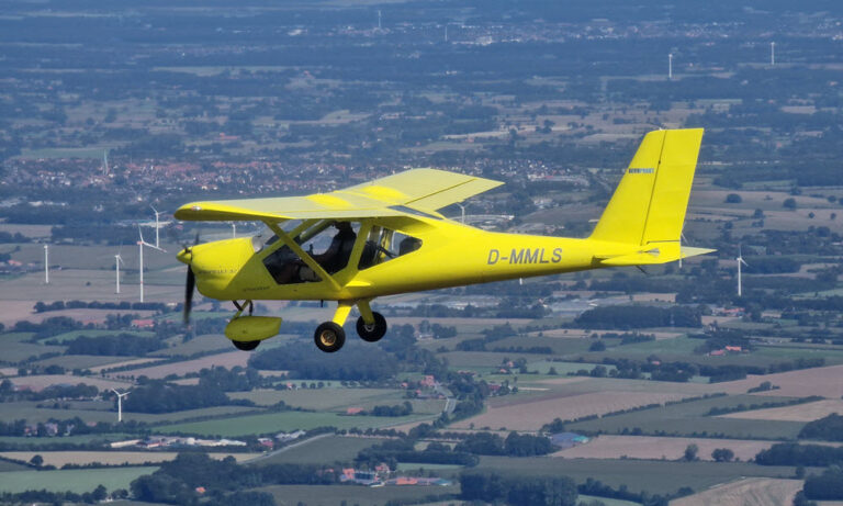 Schulungsflugzeug D-MMLS während eines Überlandflugs