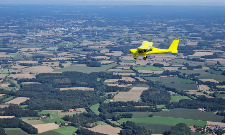 Schulungsflugzeug Aeroprakt A32 D-MMLS im Überlandflug