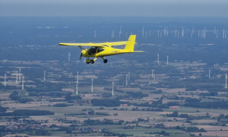 Schulungsflugzeug Aeroprakt A32 D-MMLS im Überlandflug