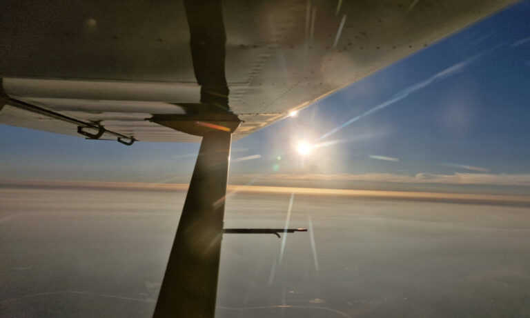 Schulungsflugzeug Aeroprakt A32 D-MMLS Blick auf die Inversionsschicht